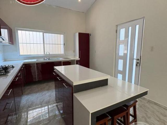 CASA RESIDENCIAL DE UN NIVEL ORIZABA, VER