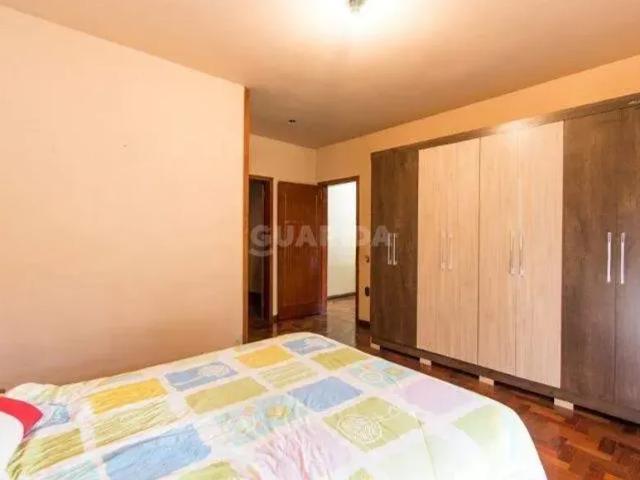 Casa Residencial de 04 dormitórios, sendo 02 suítes no bairro Pitinga