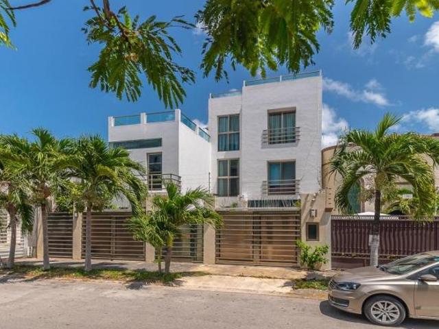 CASA RESIDENCIAL DE 3 NIVELES