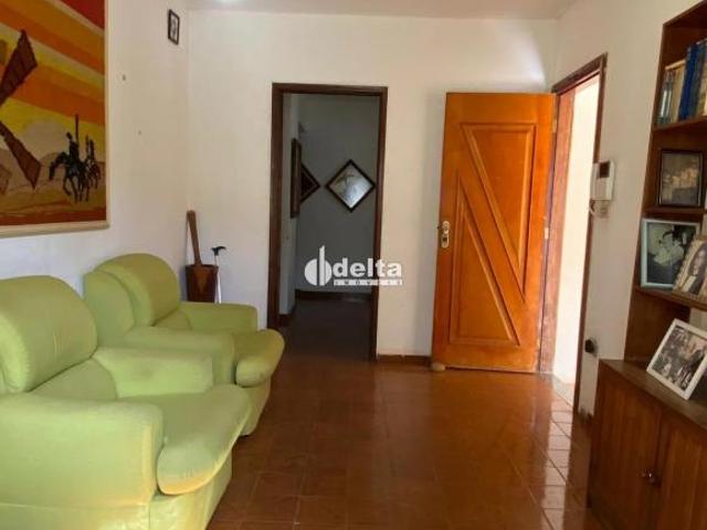 Casa residencial de 3 quartos sendo 1 suíte disponível no bairro Tubalina em Uberlândia MG