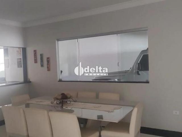 Casa residencial com 3 quartos sendo 1 suíte disponível para venda no bairro Segismundo Pereira em U