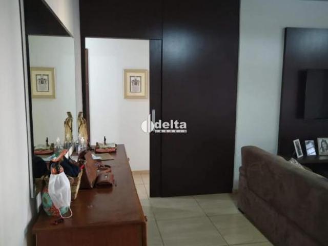 Casa residencial disponível para venda no bairro Roosevelt em Uberlândia MG