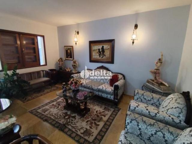 Casa residencial disponível para Locação E Venda no bairro Cazeca em Uberlândia MG