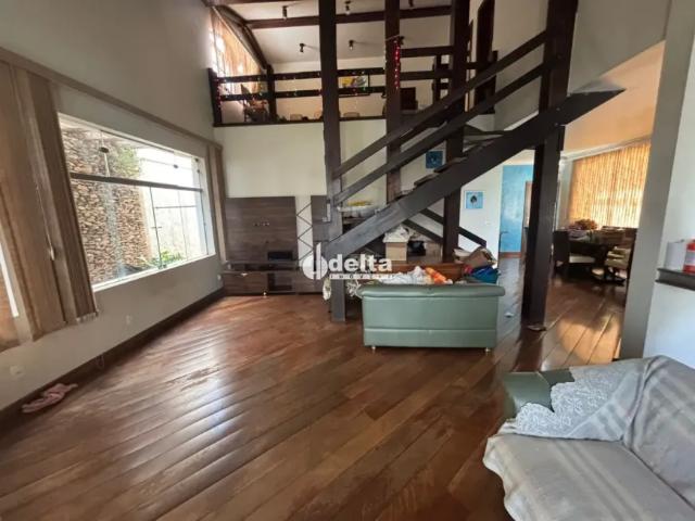Casa residencial disponível para locação e venda no bairro Lídice em Uberlândia MG