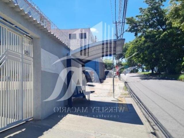 Casa residencial e comercial com 4 dormitórios, 2 salas, quintal amplo e terreno amplo. 340m² Á ve