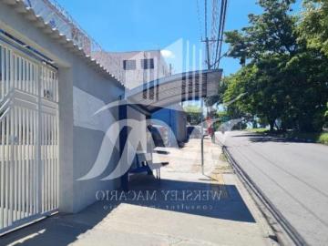 Casa residencial e comercial com 4 dormitórios, 2 salas, quintal amplo e terreno amplo. 340m² Á ve