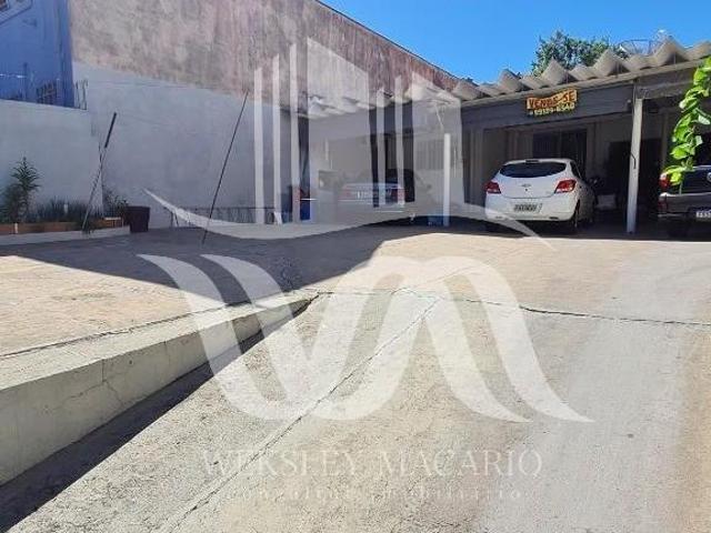 Casa residencial e comercial com 4 dormitórios, 2 salas, quintal amplo e terreno amplo. 340m² Á ve