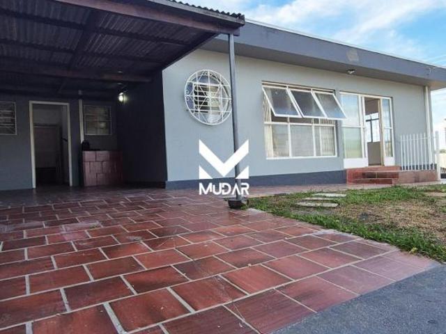 Casa Residencial e Comercial de esquina em Castro