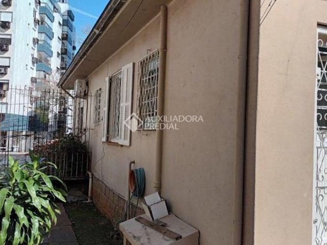 Casa residencial em ótimo terreno