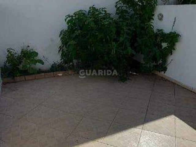 Casa residencial em condomínio de 3 dormitórios, sendo 1 suíte no Bairro Ipanema. COD: 17214