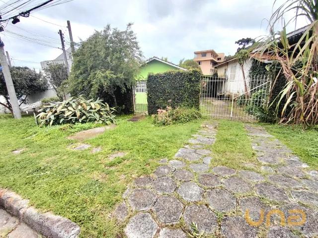 Casa Residencial em Gralha Azul para Aluguel – 04944.001