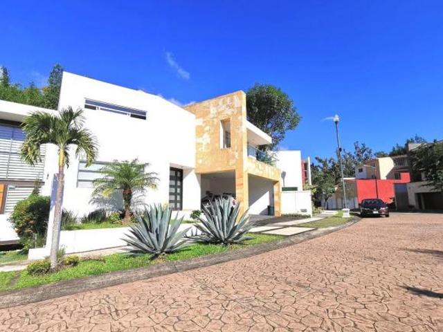 Casa Residencial en CUMBRES PRIVADO, junto al fracc Real del Bosque