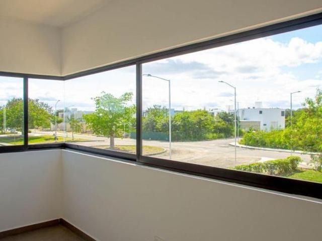 CASA RESIDENCIAL EN PRIVADA DE CONKAL YUCATAN