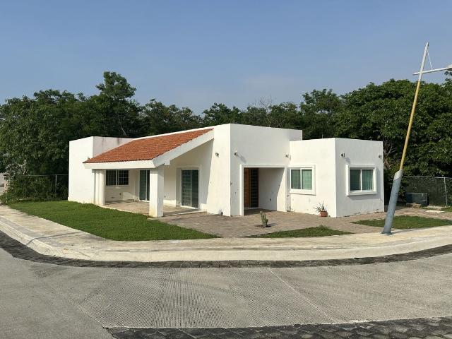 CASA RESIDENCIAL EN RENTA EN PRIVADA