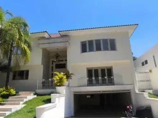 Casa Residencial En Renta Ubicada En Puerta De Hierro, Zapop