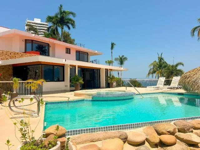 Casa Residencial en Venta con Vistas en Acapulco, Fracc. Las Playas