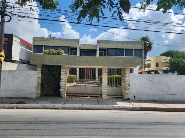 CASA RESIDENCIAL EN VENTA EN CAMPECHE AV RESURGIMIENTO EN ESQUINA