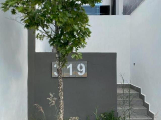Casa residencial en venta en El Barrial, Santiago, Nuevo León, con jardín y amplios espacios