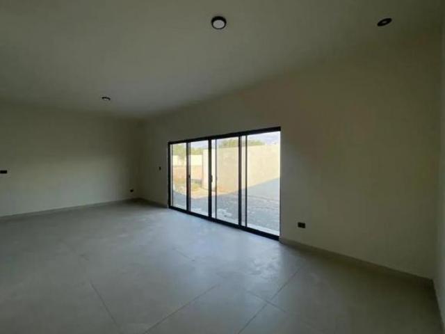 Casa Residencial en Venta En fraccionamiento Frente a Libramiento Óscar Flores Tapia, Saltillo