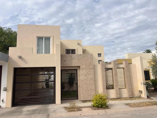 Casa Residencial en Venta en Fraccionamiento Privanzas