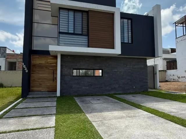 Casa Residencial en Venta en Valle Imperial, Zapopan