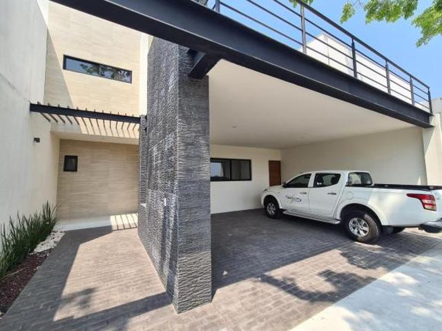 CASA RESIDENCIAL EN VENTA EN ZONA COUNTRY