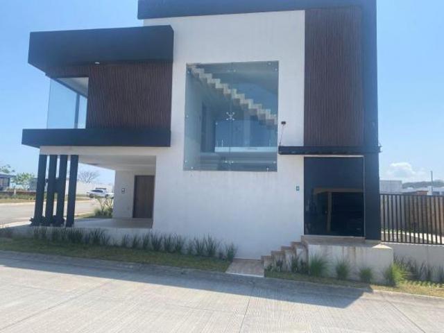 CASA RESIDENCIAL EN VENTA