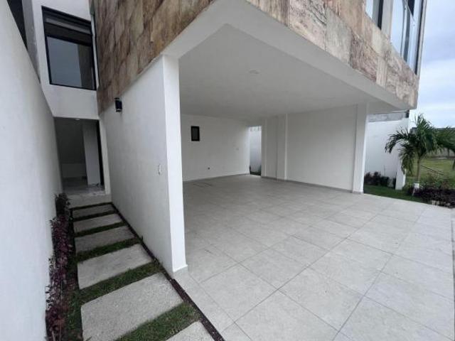 CASA RESIDENCIAL EN ZONA PREMIER DE PUNTO LOMAS Riviera Veracruzana