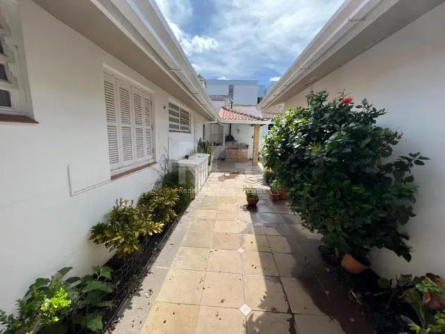 Casa residencial para locação no bairro Três Figueiras 232 m² com 4 dormitórios/quartos