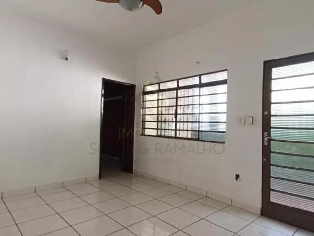 Casa Residencial para Locação e Venda no bairro Vila Tibério, em Ribeirão Preto
