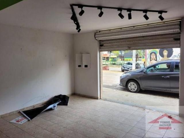 Casa residencial pode ser transformada em comercial com 280 m² de terreno e 165 m² de área construíd