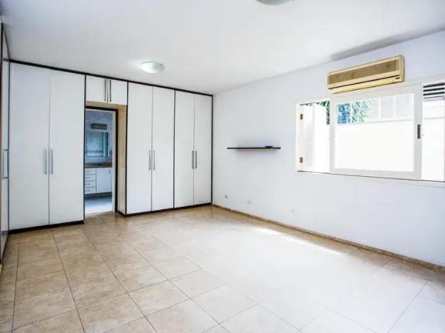 Casa Residencial, Pronta para morar na R: Tomé de Souza Endereço, Segurança e Conforto