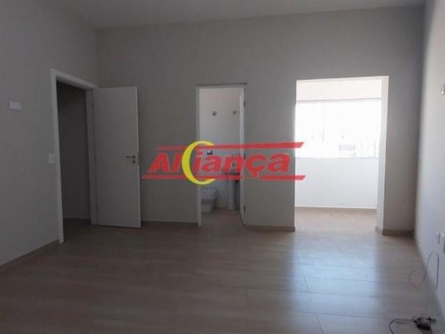 Casa residencial, terreno grande de esquina em área comercial Praça 8 Guarulhos