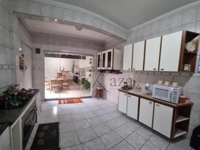 Casa Residencial União 3 Dormitórios 140m²