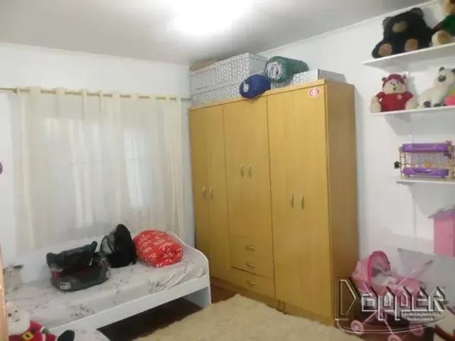Casa residencial à venda no bairro Guarani com 141 m² e 3 dormitórios/quartos