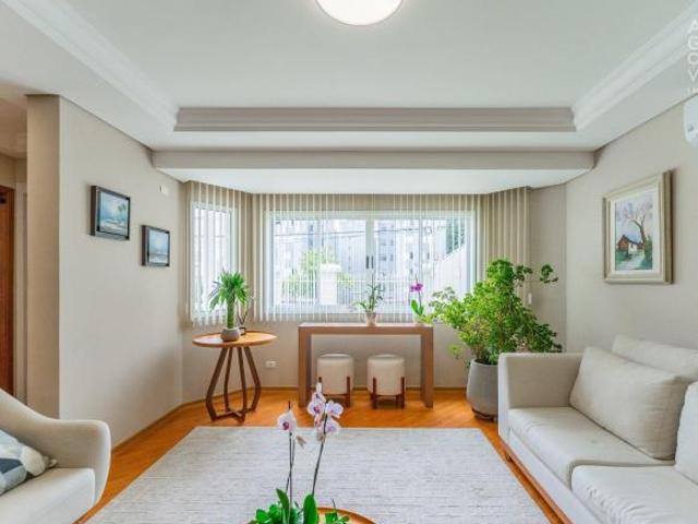 Casa Residencial, 04 Suítes, 06 Vagas, Suíte Master com hidromassagem, Ahú, Curitiba