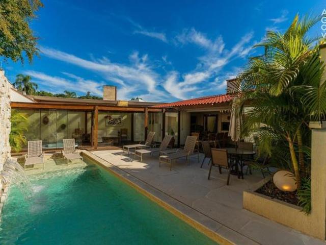 Casa Residencial, 03 Quartos, 04 Vagas, Terraço privativo, Ahú, Curitiba