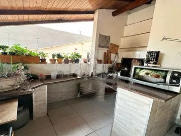 Casa Alto Padrão com 4 Quartos 2 Suítes e amplo terreno na Trindade