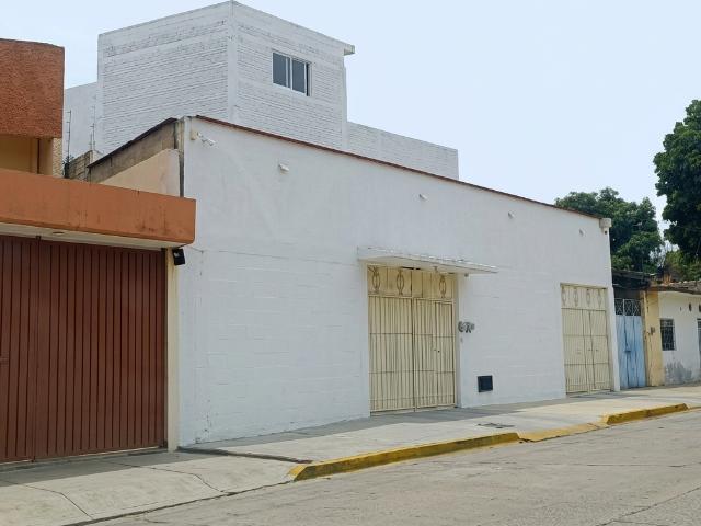 Casa Residencial/Comercial con Departamento Independiente | Col. Fernando Gómez Sandoval Junto a 5 Señores