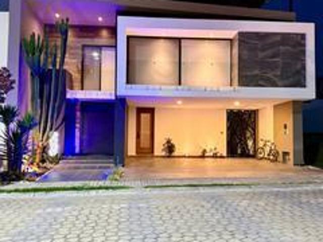 CASA RESIDECIAL MUY AMPLIA EN VENTA, TRES NIVELES, P.JALISCO, LOMAS PUEBLA