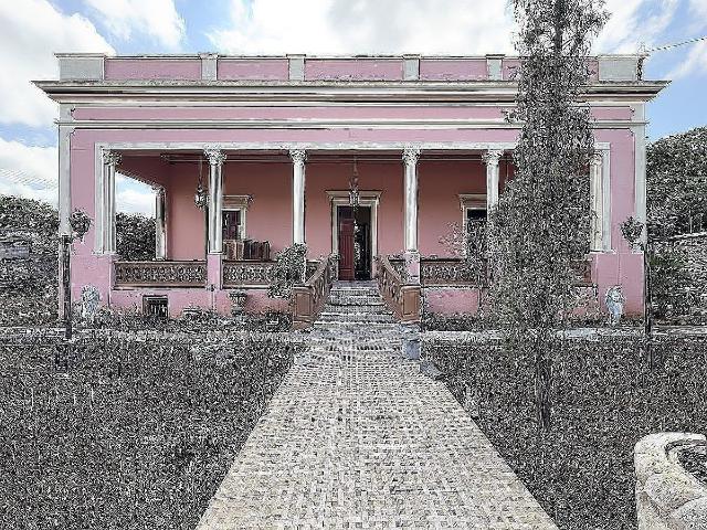 CASA RESTAURADA IDEAL PARA OFICINAS O NEGOCIO AV CHUMINOPOLIS