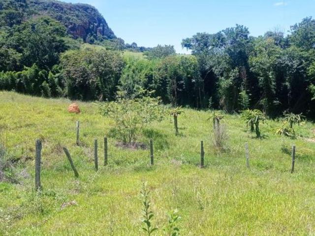Casa,represa,curral,pastos