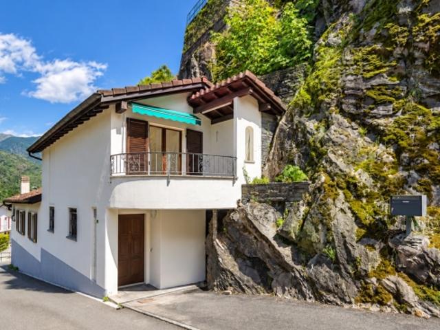 Casa rinnovata a Intragna | Renoviertes Einfamilienhaus Erstwohnsitz