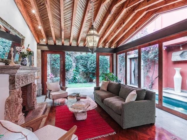 Casa Roja