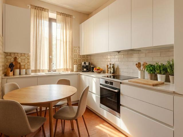 CASA STORICA DI 8.5 LOCALI DA RINNOVARE A CASTELROTTO