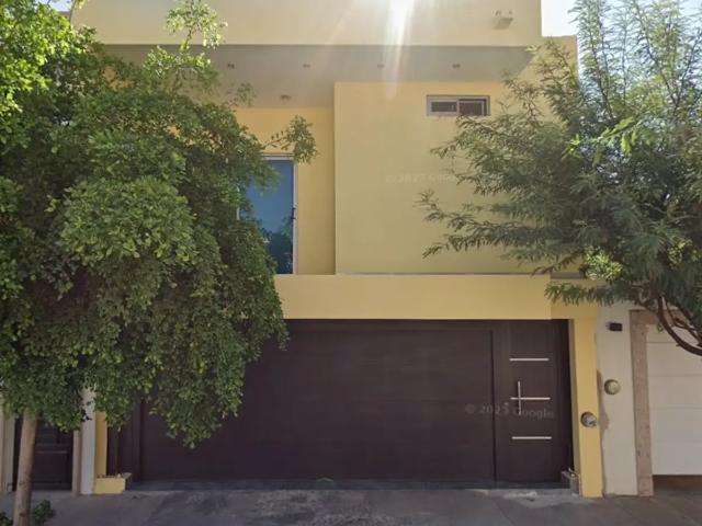 CASA SUPER ATRACTIVA EN JARDINES DEL BOSQUE EN LOS MOCHIS
