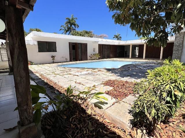 Casa súper amplia a una cuadra de paseo montejo