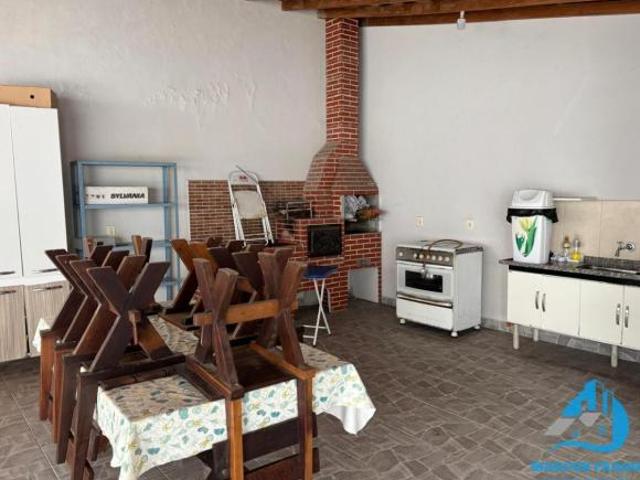 Casa super espaçosa com 6 suítes, garagem para 7 carros, área de lazer com churrasqueira no Perequê