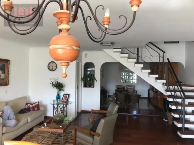 Casa surpreendente, espaçosa, pronta para morar. Podeo aceitarpermuta