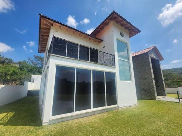 Casa San Diego 3 y 4: Amplio Jardín, Alberca climatizada, Equipada y Amueblada, en Rancho San Diego